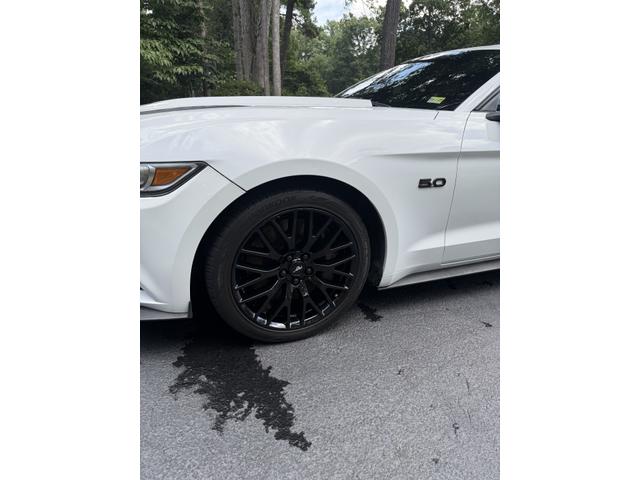 Photo of 2017 White Ford Mustang