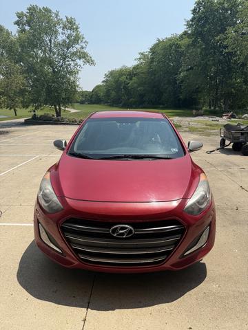 Photo of 2016 Red Hyundai Elantra GT
