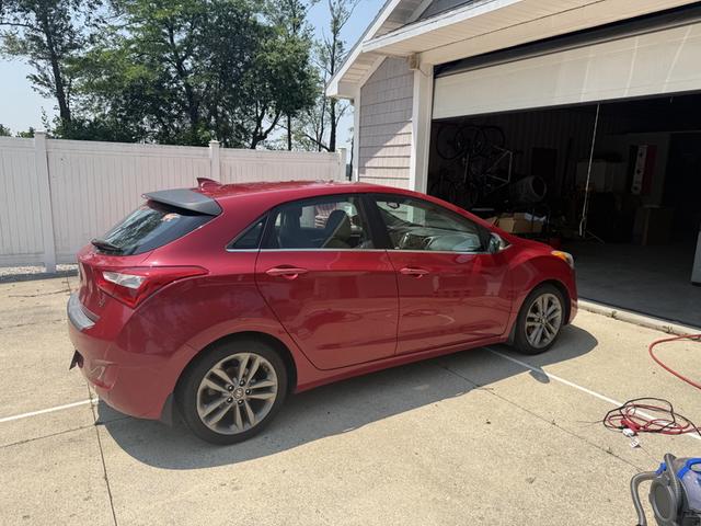 Photo of 2016 Red Hyundai Elantra GT