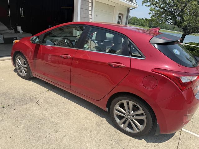 Photo of 2016 Red Hyundai Elantra GT