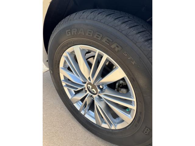 Photo of 2020 White INFINITI QX80