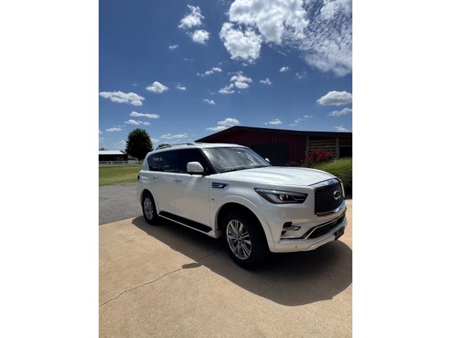 Photo of 2020 White INFINITI QX80
