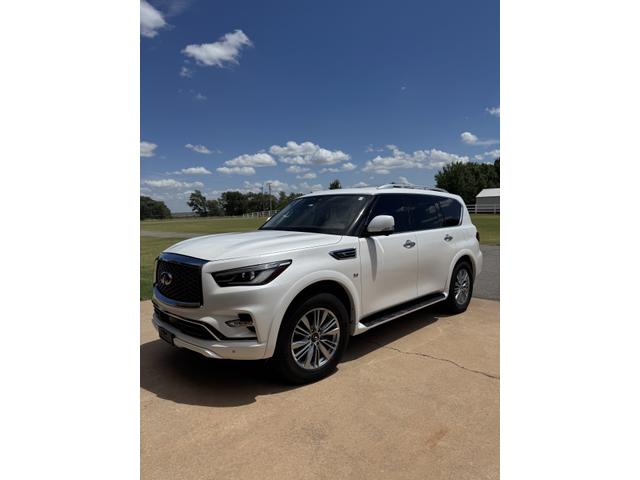 Photo of 2020 White INFINITI QX80