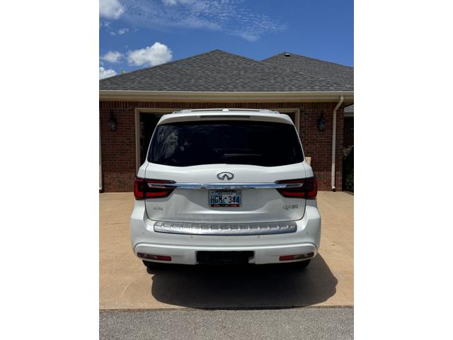 Photo of 2020 White INFINITI QX80