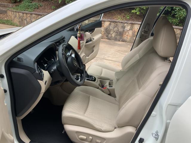 Photo of 2017 White Nissan Rogue