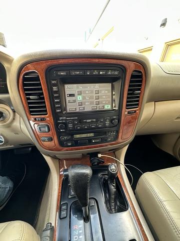 Photo of 2001 White Lexus LX 470