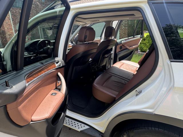 Photo of 2012 White BMW X5