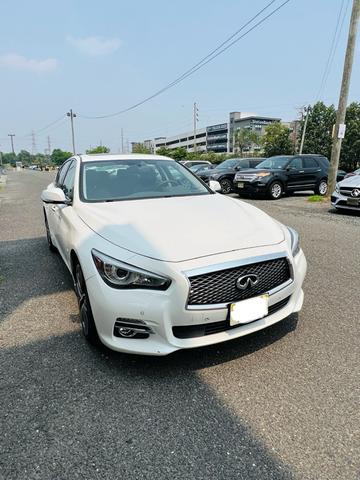 Photo of 2017 White INFINITI Q50