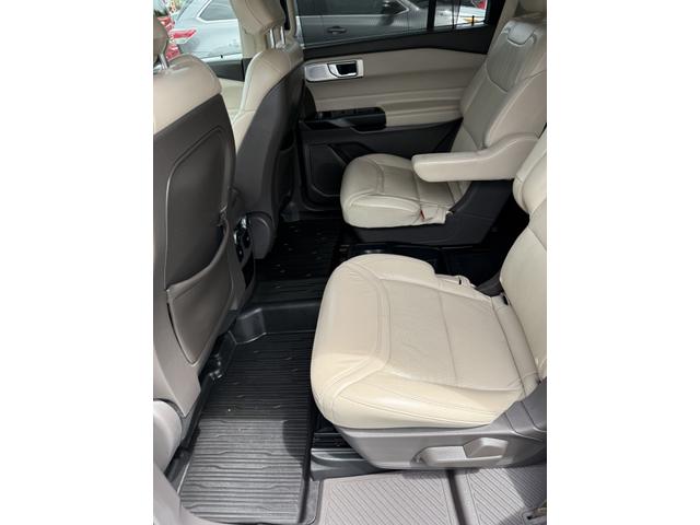 Photo of 2020 White Ford Explorer