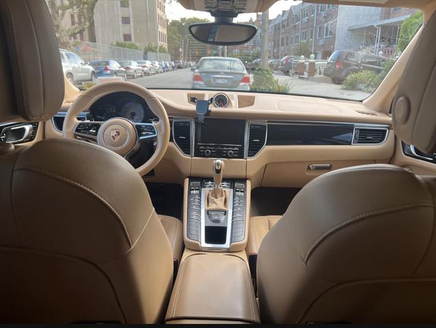Photo of 2015 Gray Porsche Macan