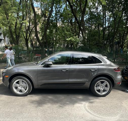 Photo of 2015 Gray Porsche Macan