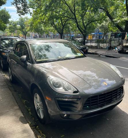 Photo of 2015 Gray Porsche Macan