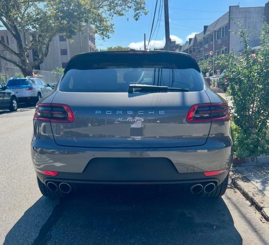 Photo of 2015 Gray Porsche Macan