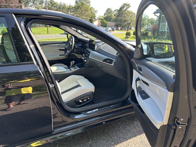 Photo of 2022 Black BMW M5