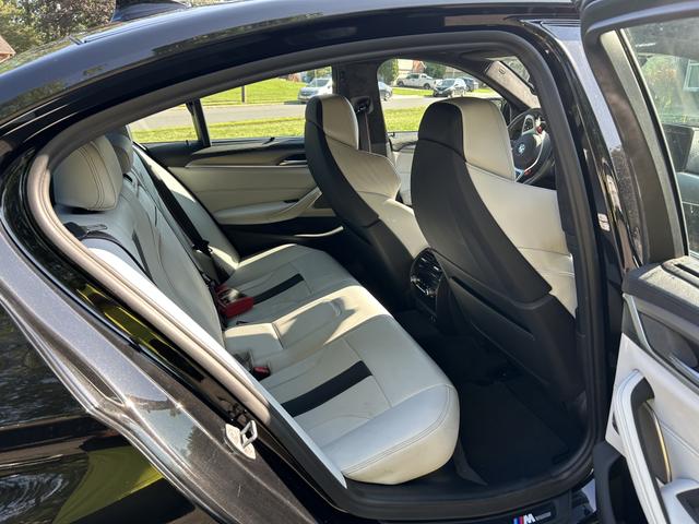 Photo of 2022 Black BMW M5
