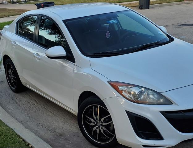 Photo of 2010 White Mazda Mazda3
