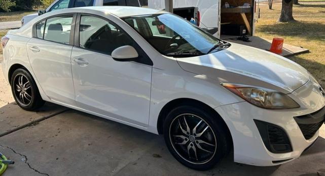 Photo of 2010 White Mazda Mazda3
