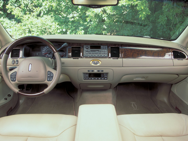 lincoln town car 2002 interior