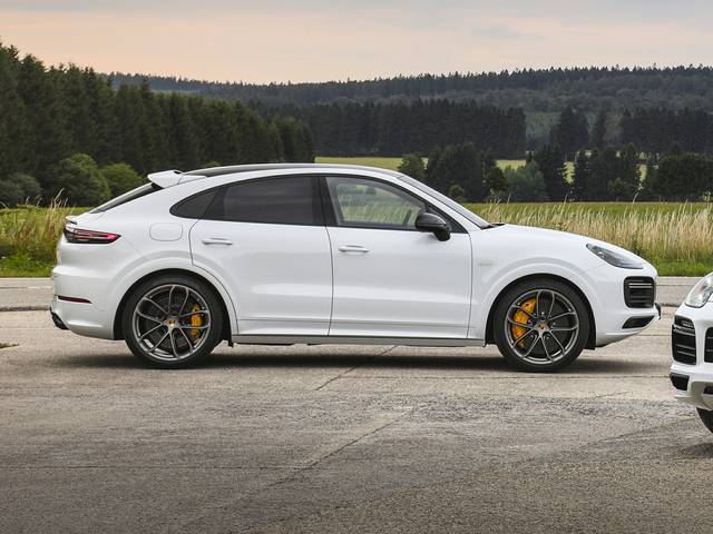 2022 Porsche Cayenne E-Hybrid Coupe