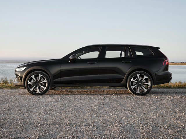 2023 Volvo V60 Cross Country Specs, Price, Mpg & Reviews 