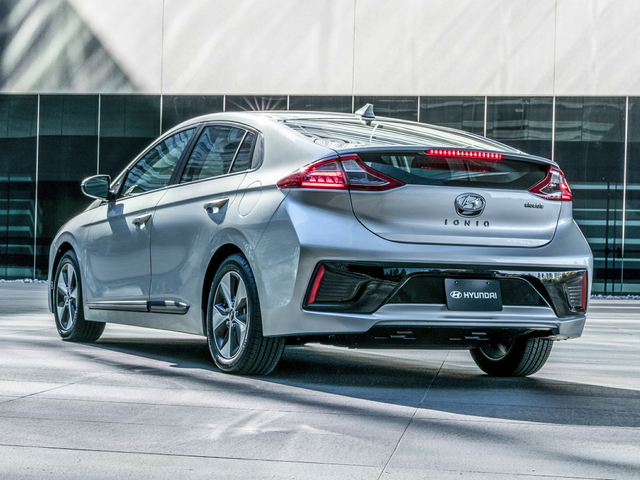 Magnetisch Delegatie Pygmalion 2018 Hyundai IONIQ EV Specs, Price, MPG & Reviews | Cars.com