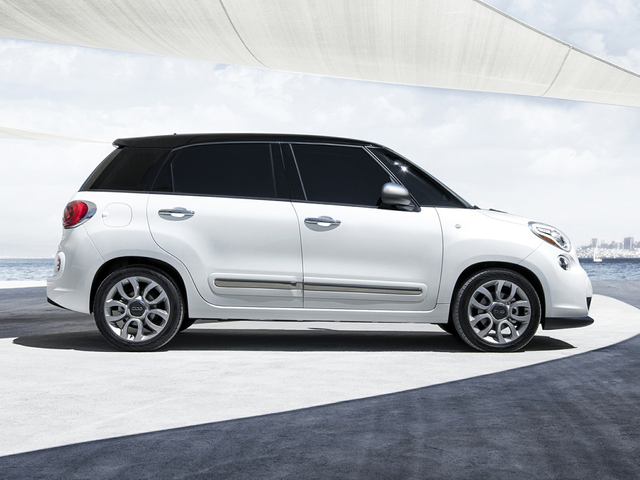 2016 FIAT 500L Specs, Price, MPG & Reviews