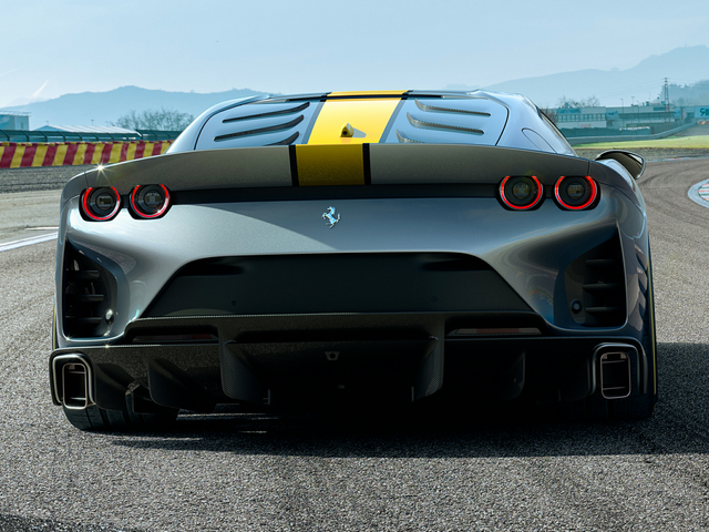 2023 Ferrari 812 Competizione
