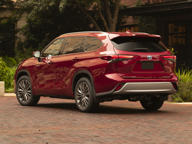 2022 Toyota Highlander Hybrid Prices, Reviews, and Pictures