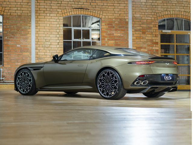 2020 Aston Martin DBS