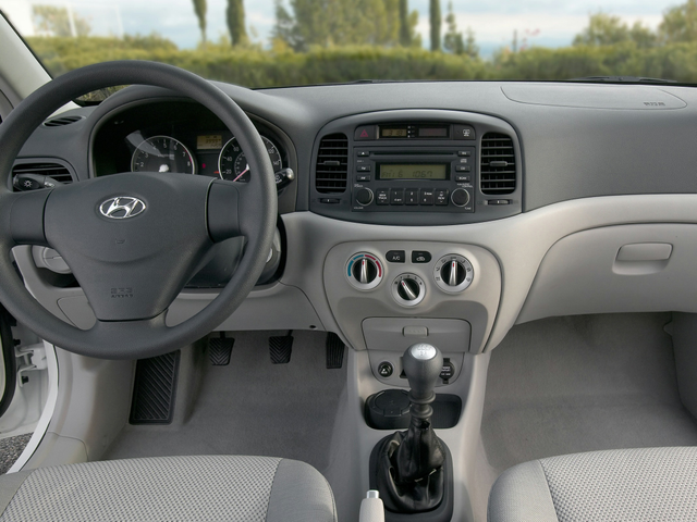 2010 Hyundai Accent Review & Ratings