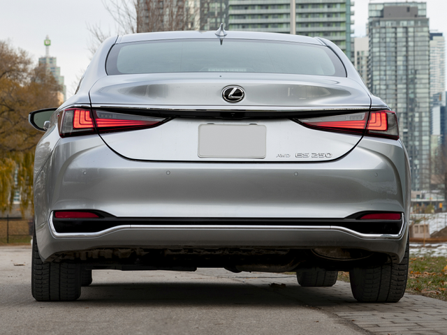 2022 Lexus ES 250