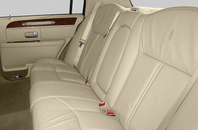 2004 Lincoln Town Car