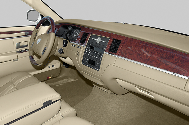 2004 Lincoln Town Car