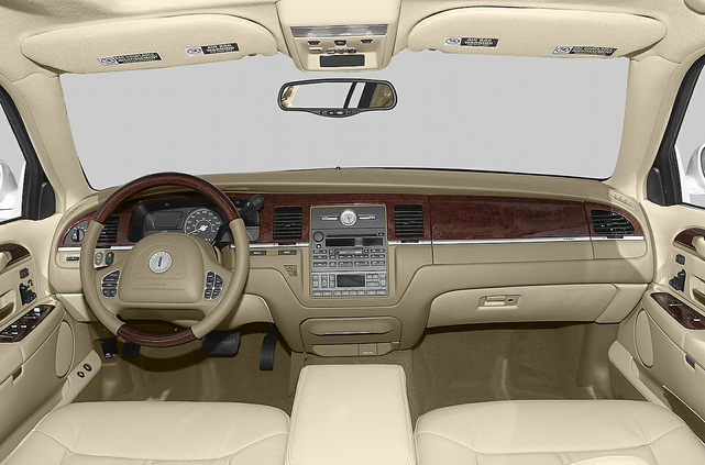 2004 Lincoln Town Car
