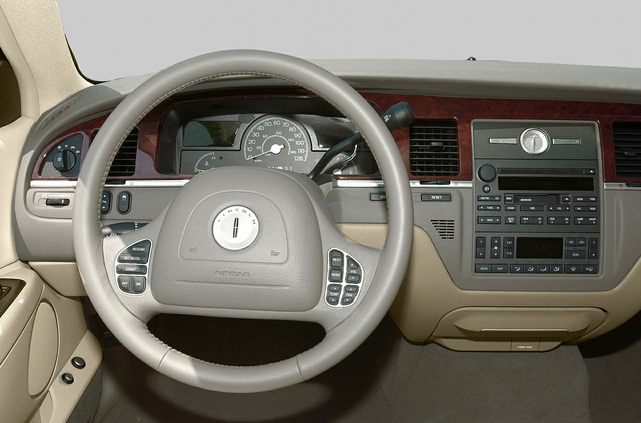 2003 Lincoln Town Car