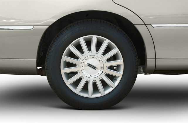 2003 Lincoln Town Car