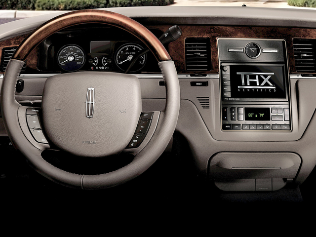 2011 Lincoln Town Car