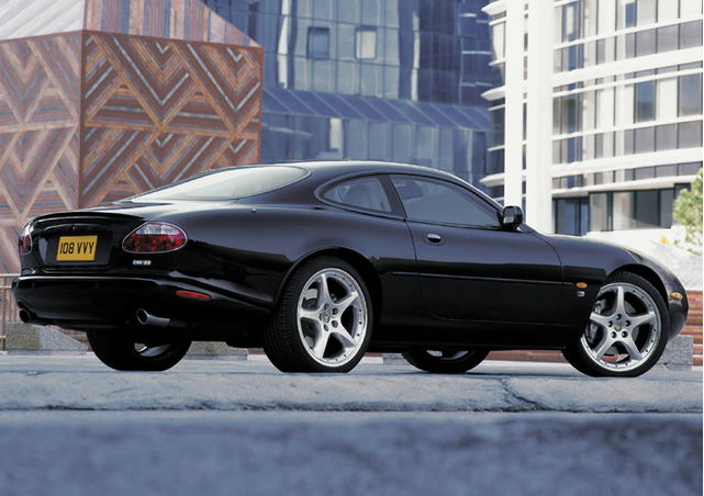 2004 Jaguar XKR Specs, Price, MPG & Reviews | Cars.com