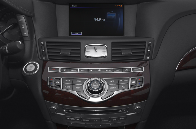 2011 INFINITI M56