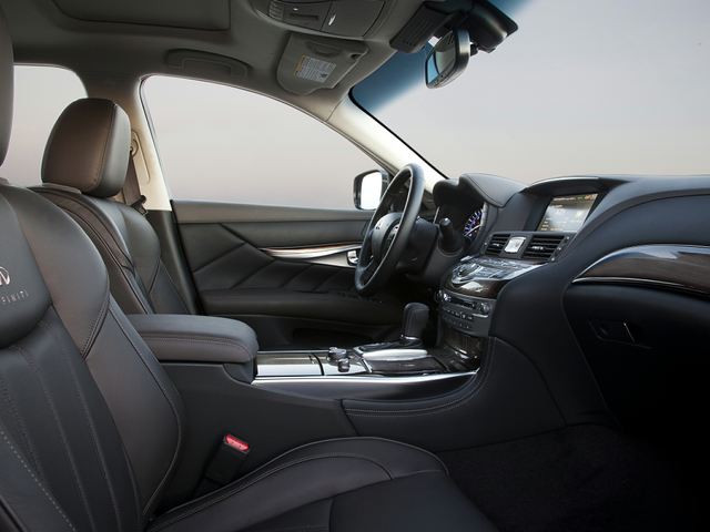 2011 INFINITI M56