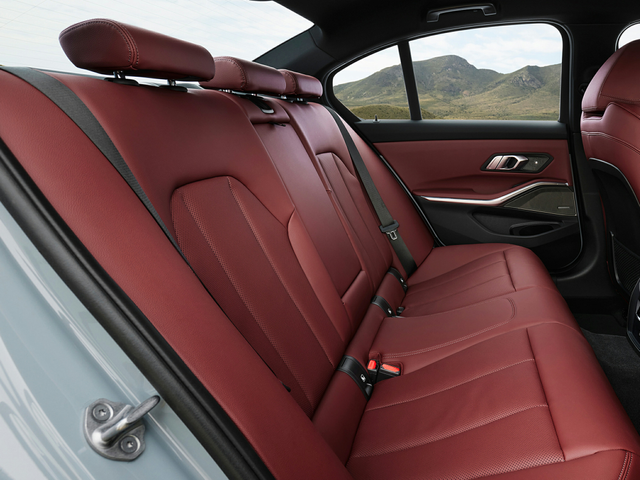 2023 BMW 330