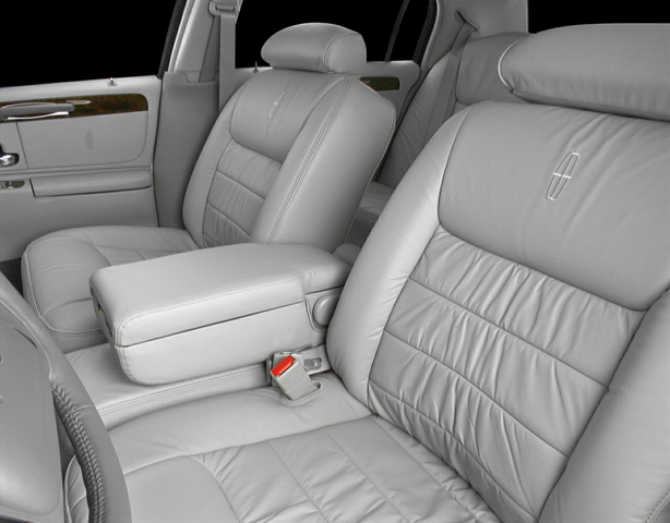 2001 Lincoln Town Car