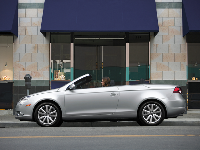 2009 Volkswagen Eos Specs, Price, MPG & Reviews