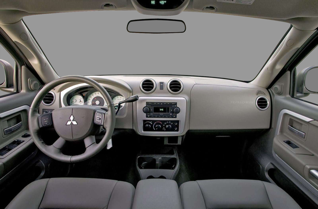 2008 Mitsubishi Raider