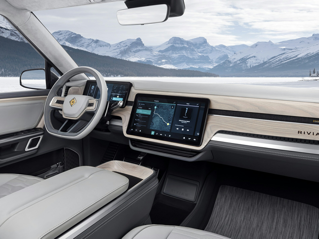 2025 Rivian R1S