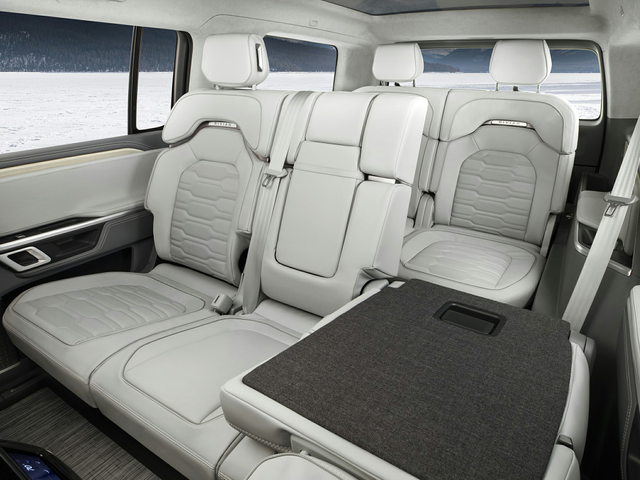 2025 Rivian R1S