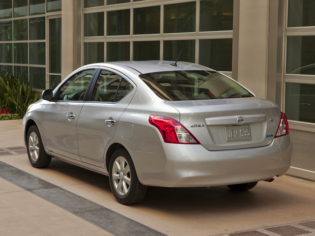 2013 Nissan Versa Specs, Price, MPG & Reviews | Cars.com