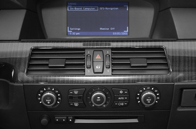 2004 BMW 530