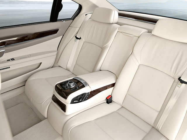 2012 BMW 750
