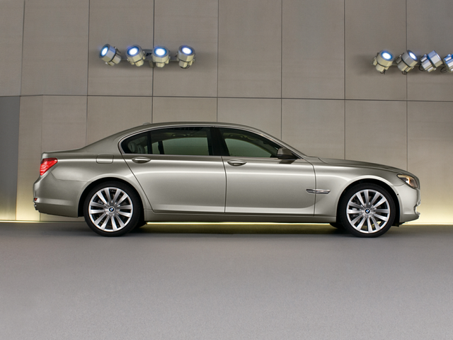 2012 BMW 750